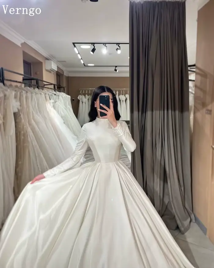 Verngo-Robe de Mariée en Satin à Manches sulfet Col Haut