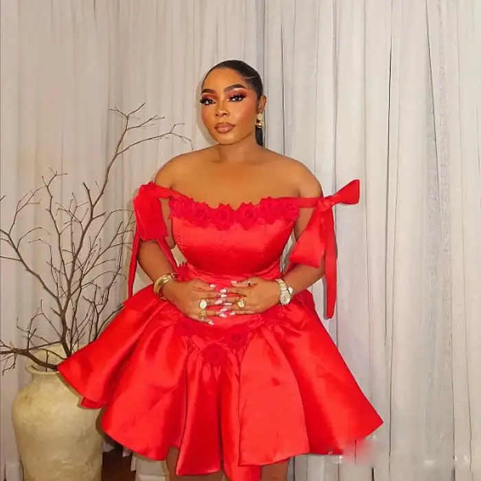 Robe de cocktail rouge de Noël, courte, épaules dénudées, avec fleurs, grande taille, robe de bal se