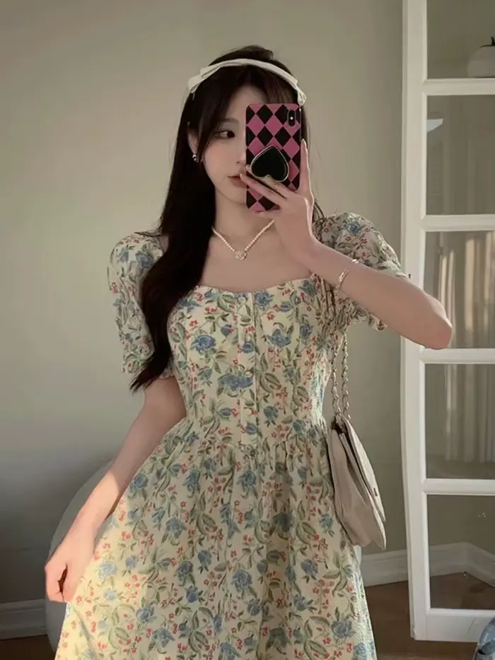 Petite robe florale fraîche de style forêt rétro pour femmes