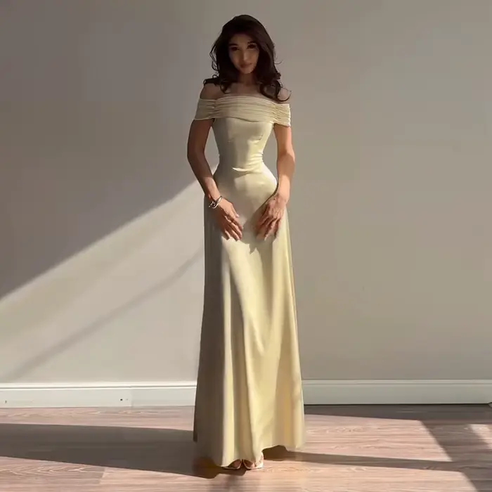 Robe Spicy Girl en polyester pour femmes, élégante et tendance pour soirées et événements spéciaux