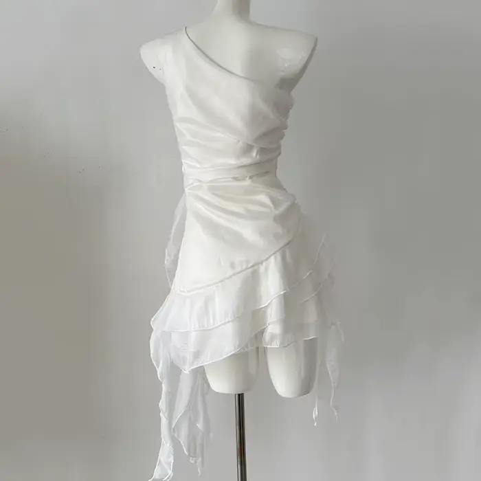 Robe en mousseline de soie blanche chic à plusieurs niveaux pour femmes