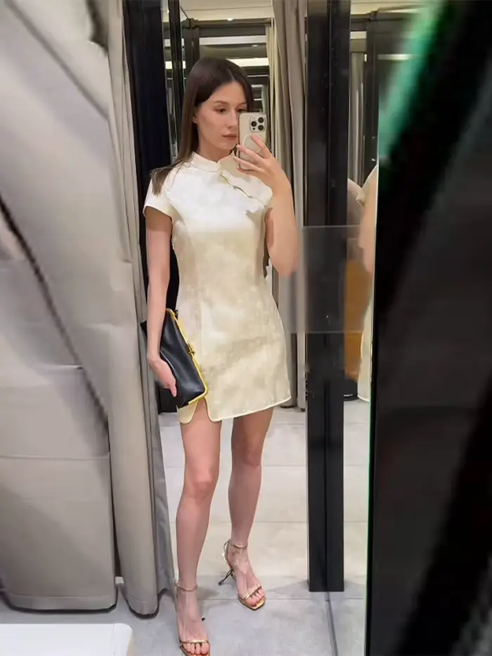 Nouvelle Robe de Soirée Femme Mini Moulante à Col Mandarin et Manches Courtes