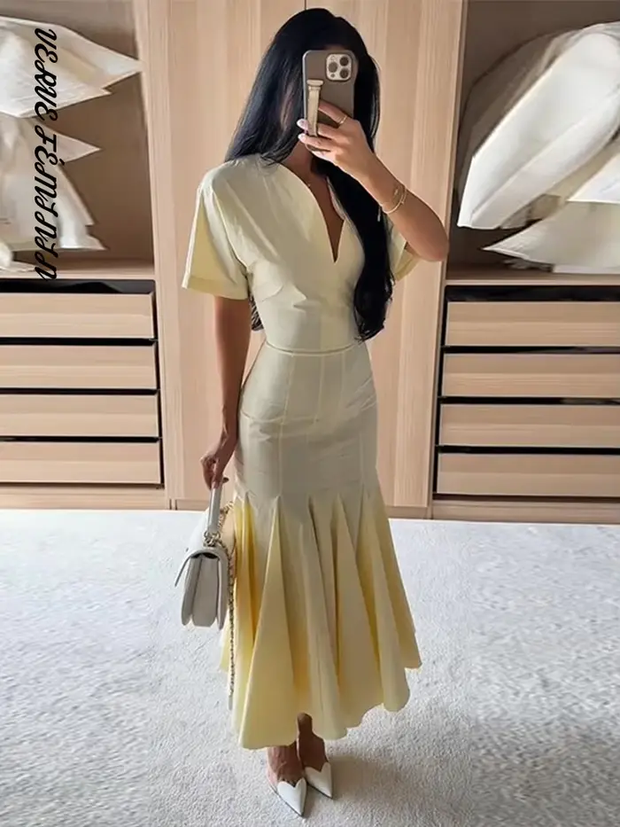 Robe longue moulante pour femmes, col en V, manches courtes, taille cintrée, effet amincissant, couleur unie, idéale pour soirées formelles et cérémonies