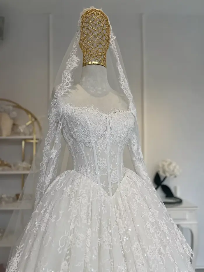 Robe de mariée de luxe en dentelle, style princesse, à manches longues, élégante, pour femme