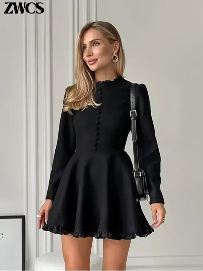 Robe noire à volants et col montant pour femmes