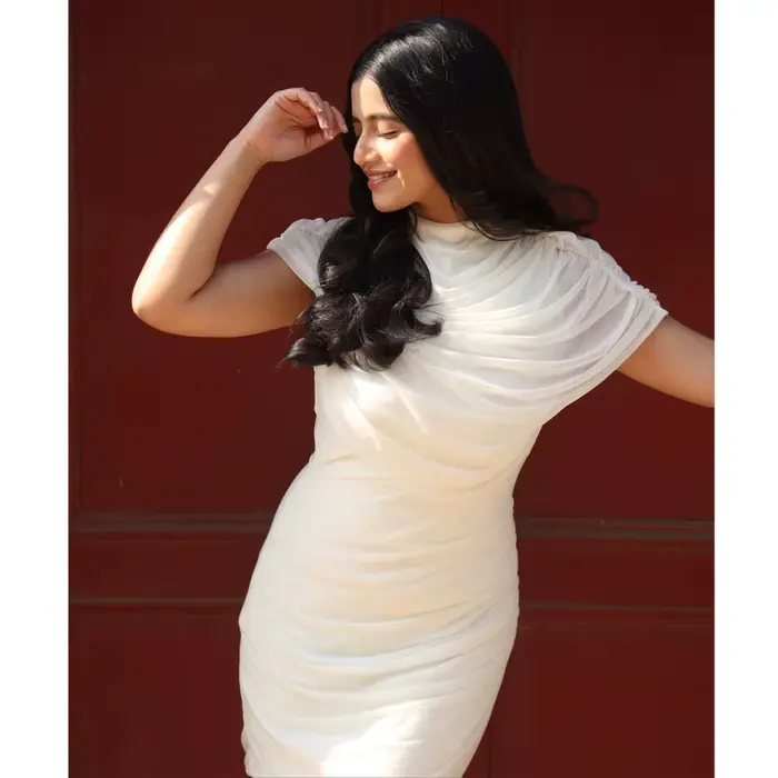 MUJER robes courtes plissées pour femmes asymétriques sans manches