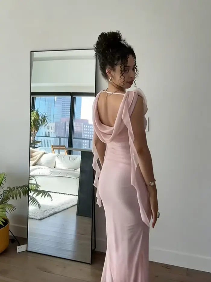 Robe longue drapée rose pour femme