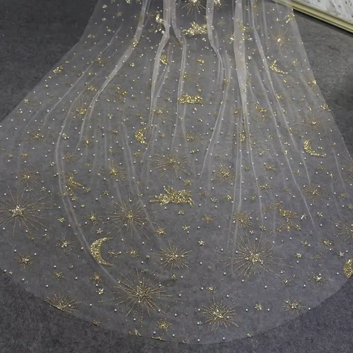 Cape de mariage personnalisée de luxe en perles avec étoiles et lune Pégase en paillettes dorées