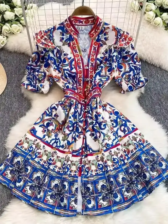 Robe imprimée en porcelaine bleue et blanche mini pour femme style plage occasion fête été 2025