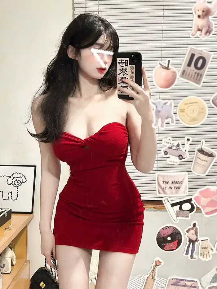 Robe rouge sans bretelles pour femmes