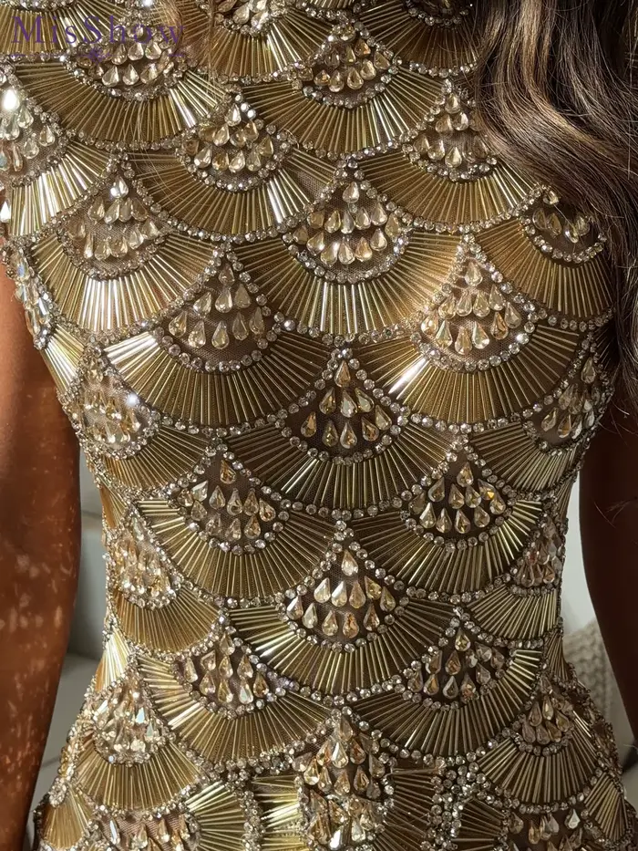 Robe de bal MisShow en polyester moderne à col rond, sirène, avec volants et soutien-gorge intégré pour femmes, idéale pour cérémonies formelles, soirées de gala et quinzièmes anniversaires
