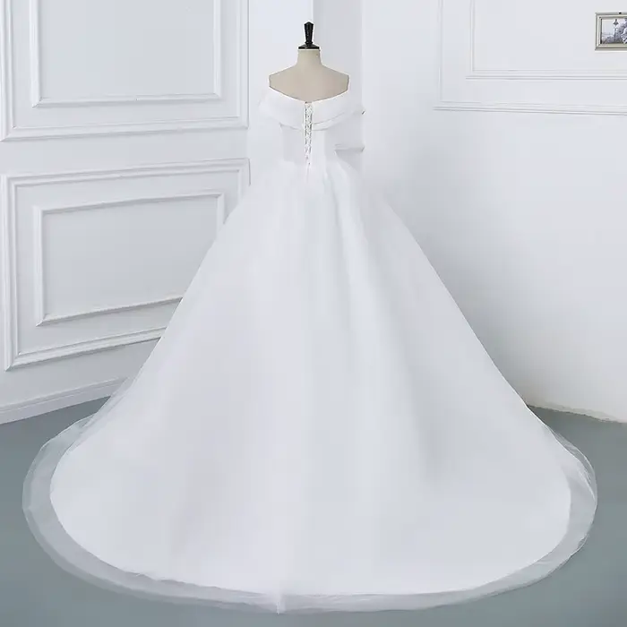 Robe de mariée en satin personnalisée avec balayage et soutien-gorge intégré pour femmes, occasions spéciales et grandes cérémonies traditionnelles