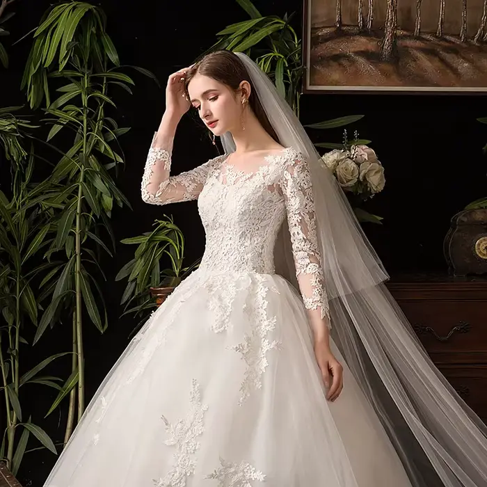 Robes de mariée en dentelle à manches longues