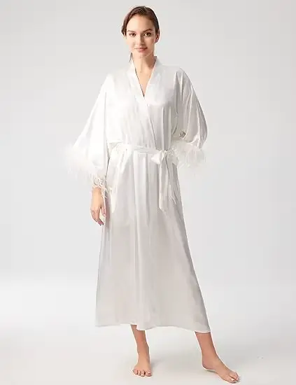 Robe de mariée longue en plumes