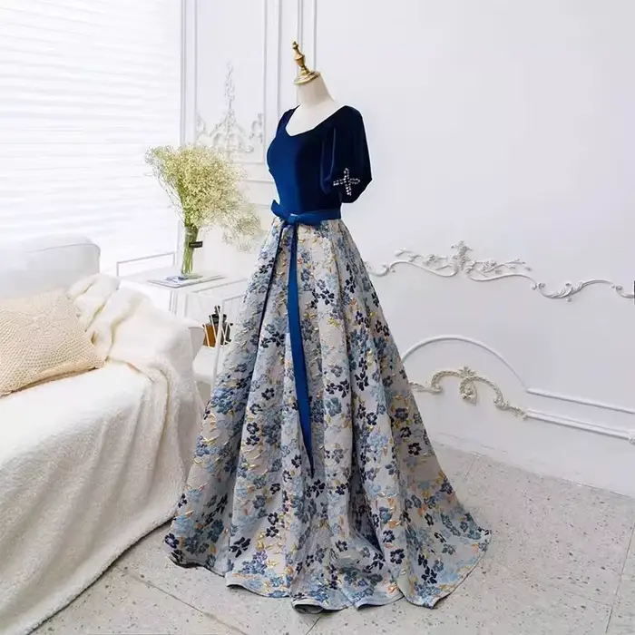 Robes de soirée longues à lacets dans le dos