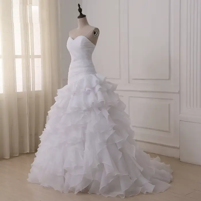 Robe de mariée sirène personnalisée en polyester avec décolleté MON AMOUR et train de balayage pour cérémonies de mariage traditionnelles et modernes