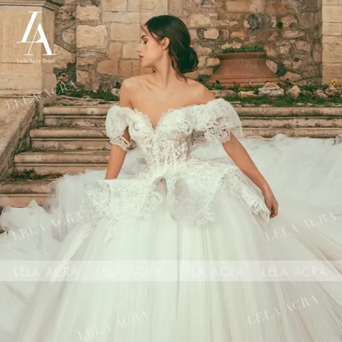 Robe de mariée LelaAcra JK01 en satin perlée sans manches avec broderie et perles pour mariage et soirées spéciales