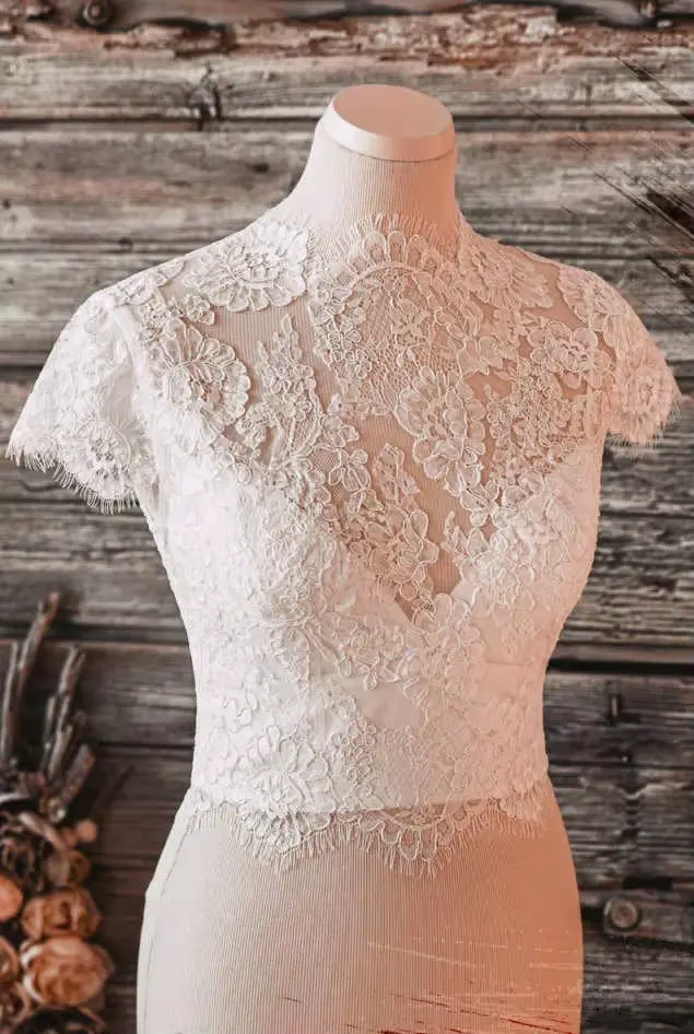 Boléro de mariage à col haut et manches courtes en dentelle