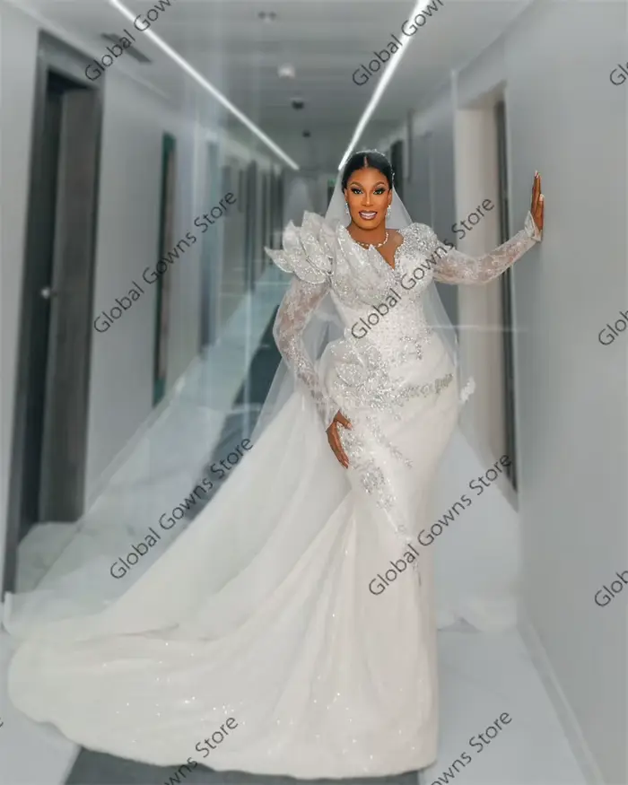 Robe de mariée élégante en dentelle blanche avec train pour femmes enceintes et occasions spéciales