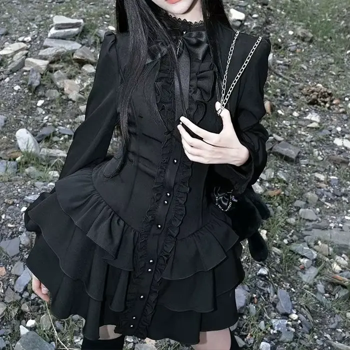 Robe en dentelle rétro sombre à taille cintrée