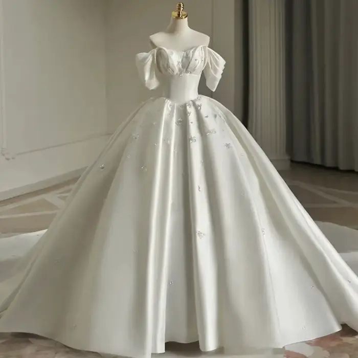 Robe de mariée en Satin avec traîne de chapelle de 100cm, épaules dénudées, col en cœur, manches cou