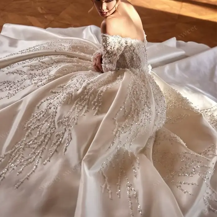 Robe de Mariée Élégante en Taffetas avec Perles et Dentelle Col Bateau Manches Longues Personnalisée Occasions Spéciales
