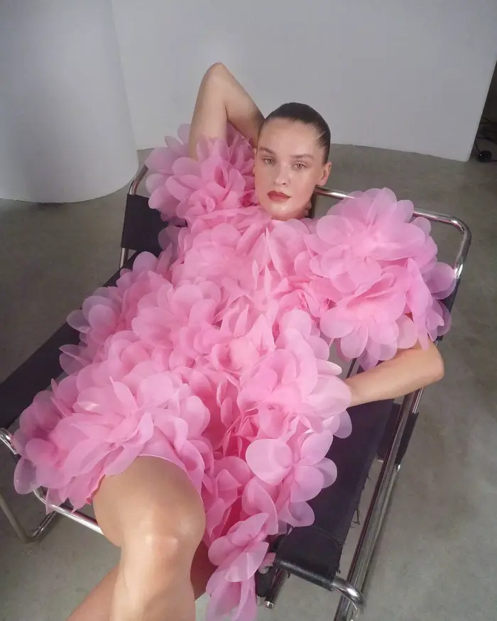 Jolie robe en Organza rose ornée de fleurs de pivoine 3D