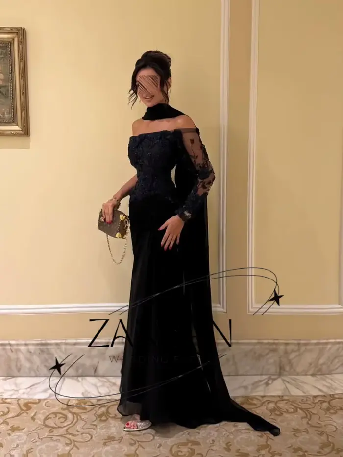 Robe de soirée de luxe en mousseline noire et beige coupe sirène avec dentelle et plissé pour mariage et gala