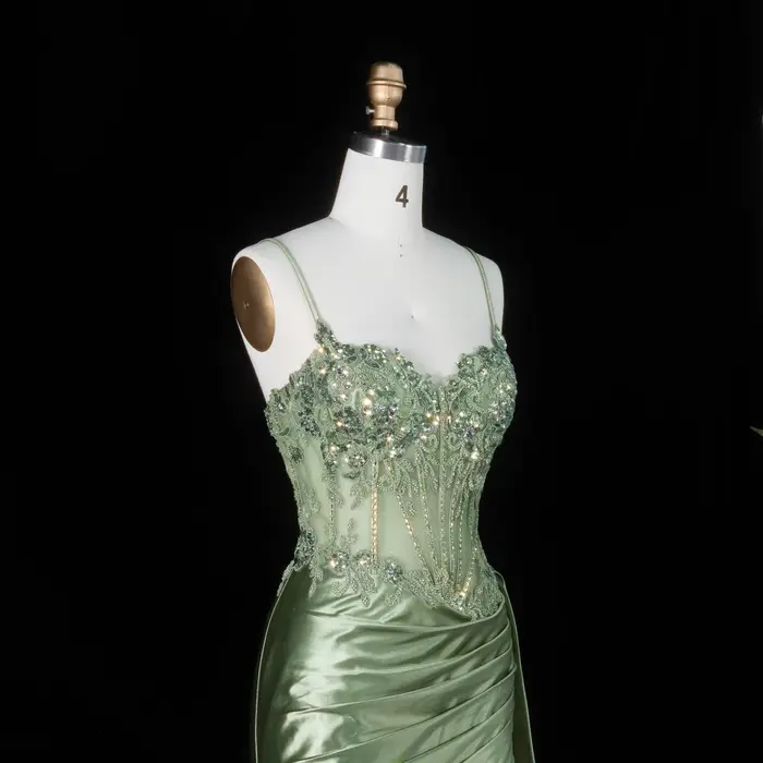 Robe de soirée Sharon Said 2026 en polyester satiné avec décolleté Mon Amour et motifs floraux pour mariage et bal de promo