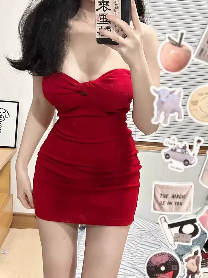Robe rouge sans bretelles pour femmes