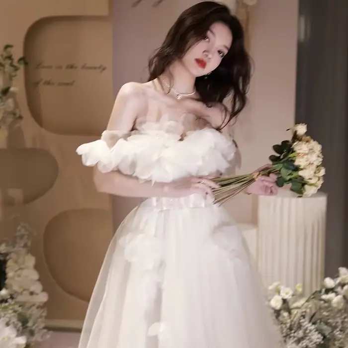 Robe de soirée blanche de luxe française avec train de balayage dentelle pour mariée ou occasions spéciales