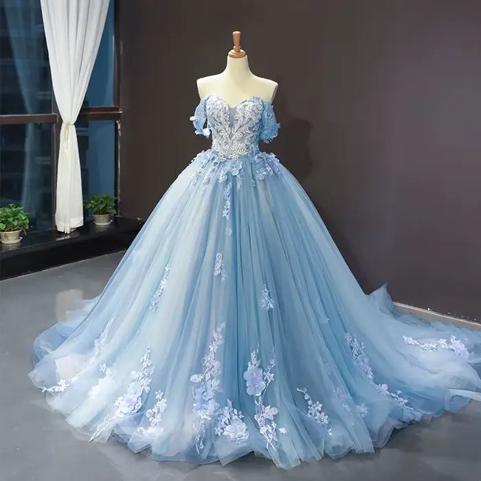 Robe de Rhprincesse en dentelle avec petite traîne