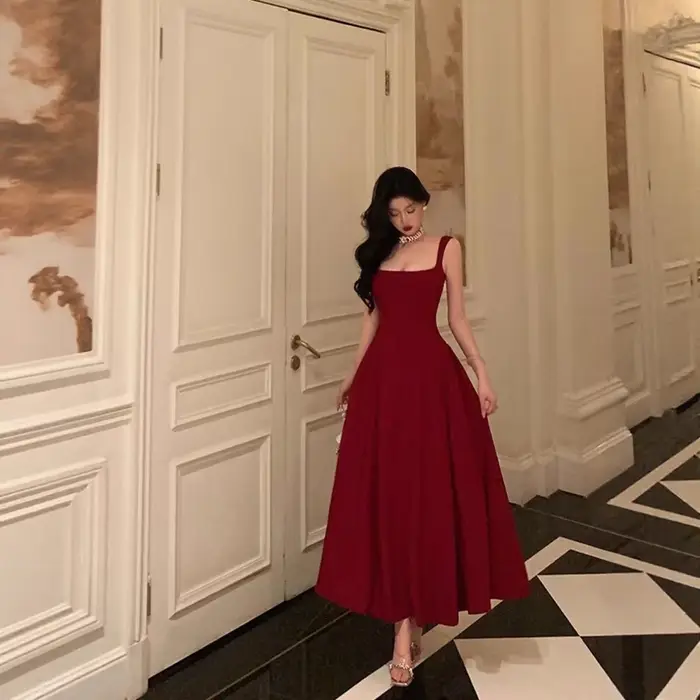 Robe Hepburn Rouge Épaule Inclinée Style Français Élégante Tour de Taille Empire Polyvalence Occasions Spéciales