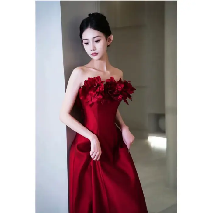 Robe de mariage à fleurs riches