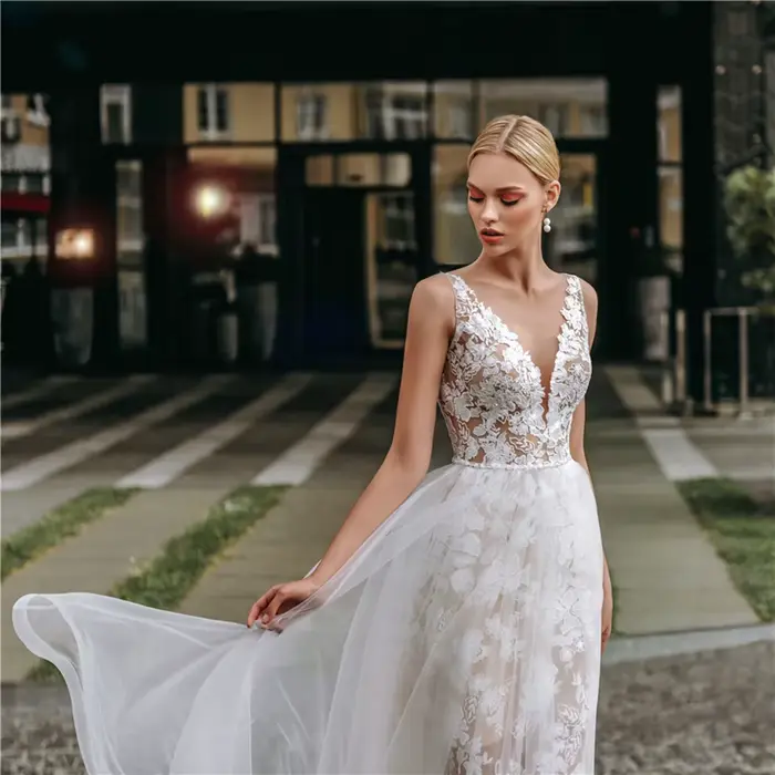 Robe de mariée 2026 élégante à bretelles spaghetti en tulle et dentelle avec appliques et perles