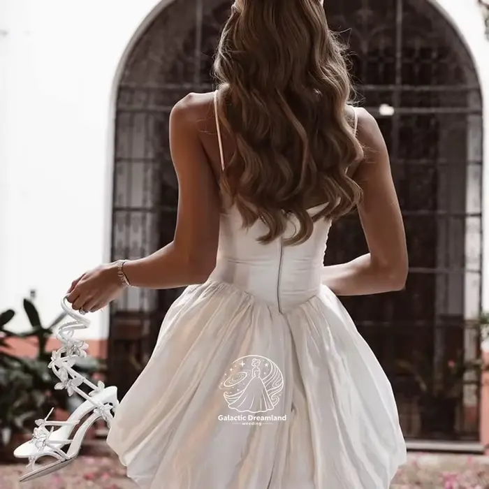 Robe de mariée courte personnalisée style A-line bretelles spaghetti sans manches pour soirées mariages ou bal de promo