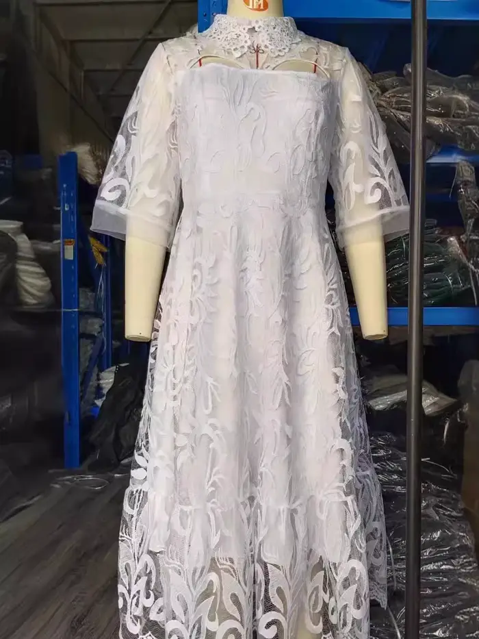 Robe transparente en dentelle blanche pour femme avec doublure