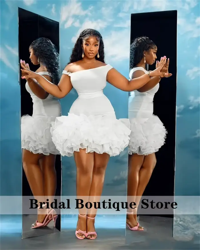 Robe de bal courte blanche exquise avec perles et motifs géométriques pour femmes de tous les âges événements spéciaux