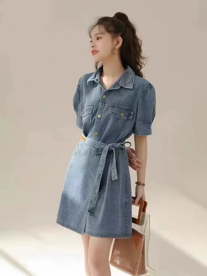 Robe en denim bleu Xgoth style preppy pour femme avec boutonnage simple et coupe amincissante pour printemps et été