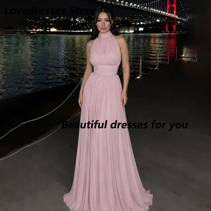 Robe de soirée élégante rose sur mesure, col montant, sans manches, plissée en mousseline, coupe tra