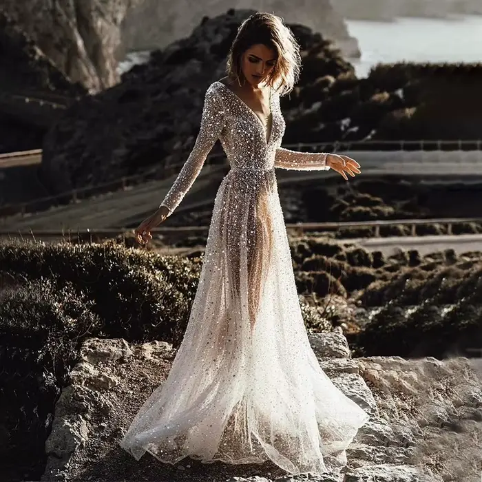 Robe de Mariée à Paillettes et Col en V