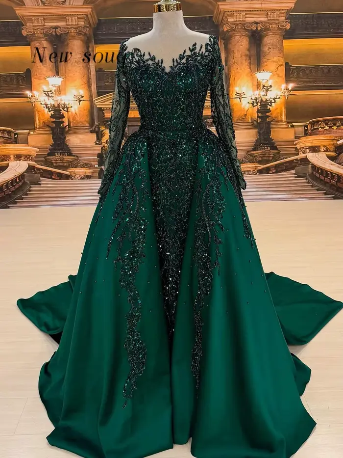 Robe de soirée deux pièces personnalisée perlée en polyester avec train de balayage pour cérémonies de