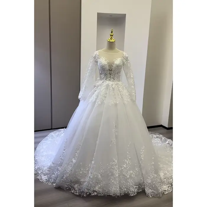 Robe de mariée vintage en dentelle col en V princesse avec train de balayage taille personnalisable occassions spéciales