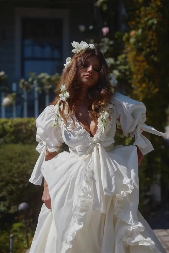 Robe de mariée personnalisée à manches bouffantes florales