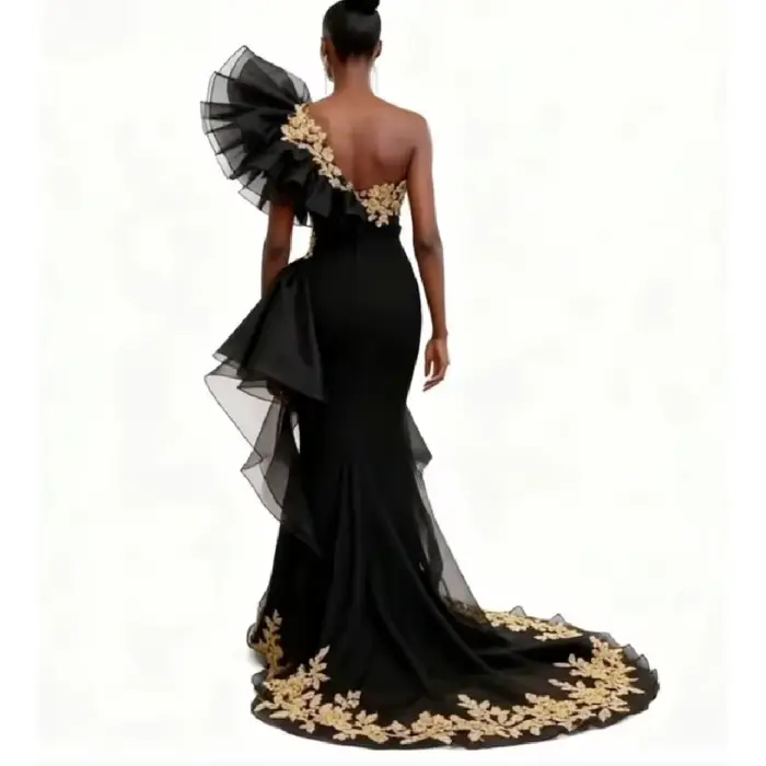 Robe de soirée noire asymétrique épaule dénudée