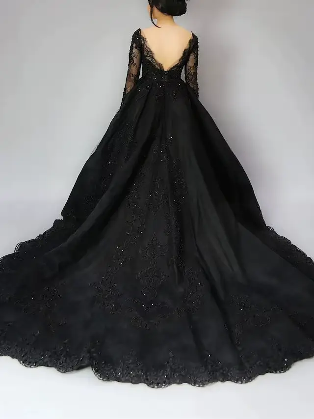 Robe de mariée princesse noire élégante avec train de balai et col en V pour soirées et événements formels