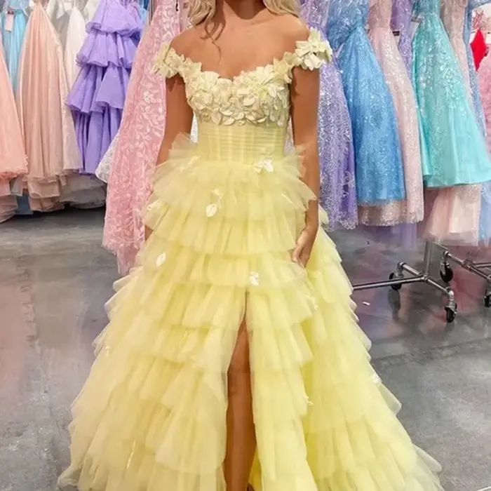 Robes de bal jaunes à épaules dénudées avec appliques 3D