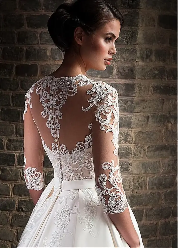 Robe de mariée en satin avec dentelle et col en V pour femme arabes occasions spéciales mariage élégante trapèze manches trois quarts polyester appliques dentelle trapèze sophistiquée