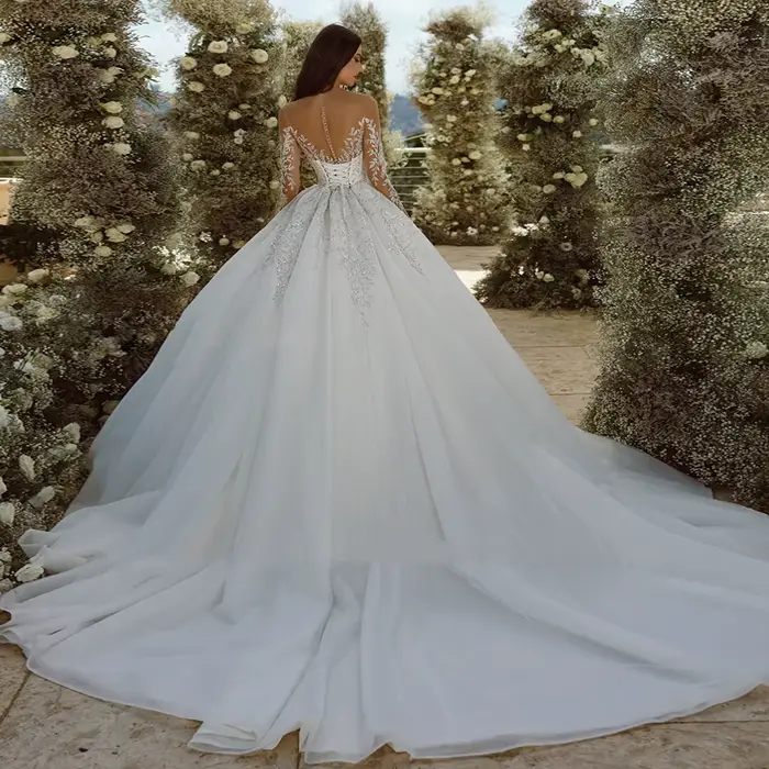 Robes de mariée A-ligne en tulle à plusieurs niveaux personnalisées