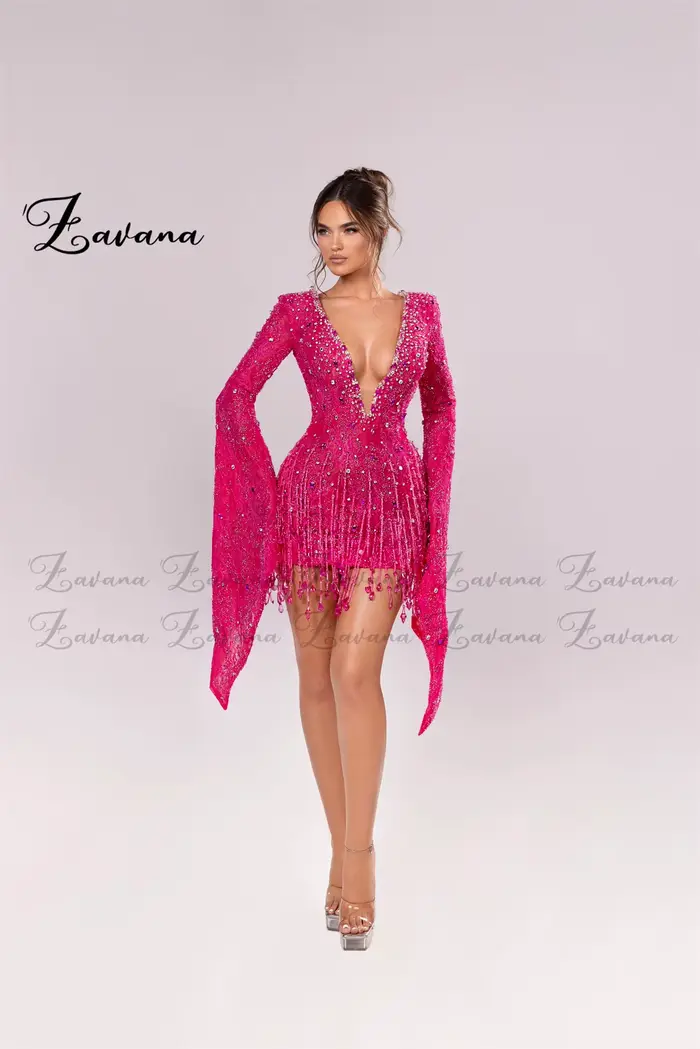 Robe de retour à la maison Zavana moderne en polyester satiné avec décolleté en V profond et décoration en cristal pour femmes, idéale pour les cérémonies de fin d'année et les événements de gala